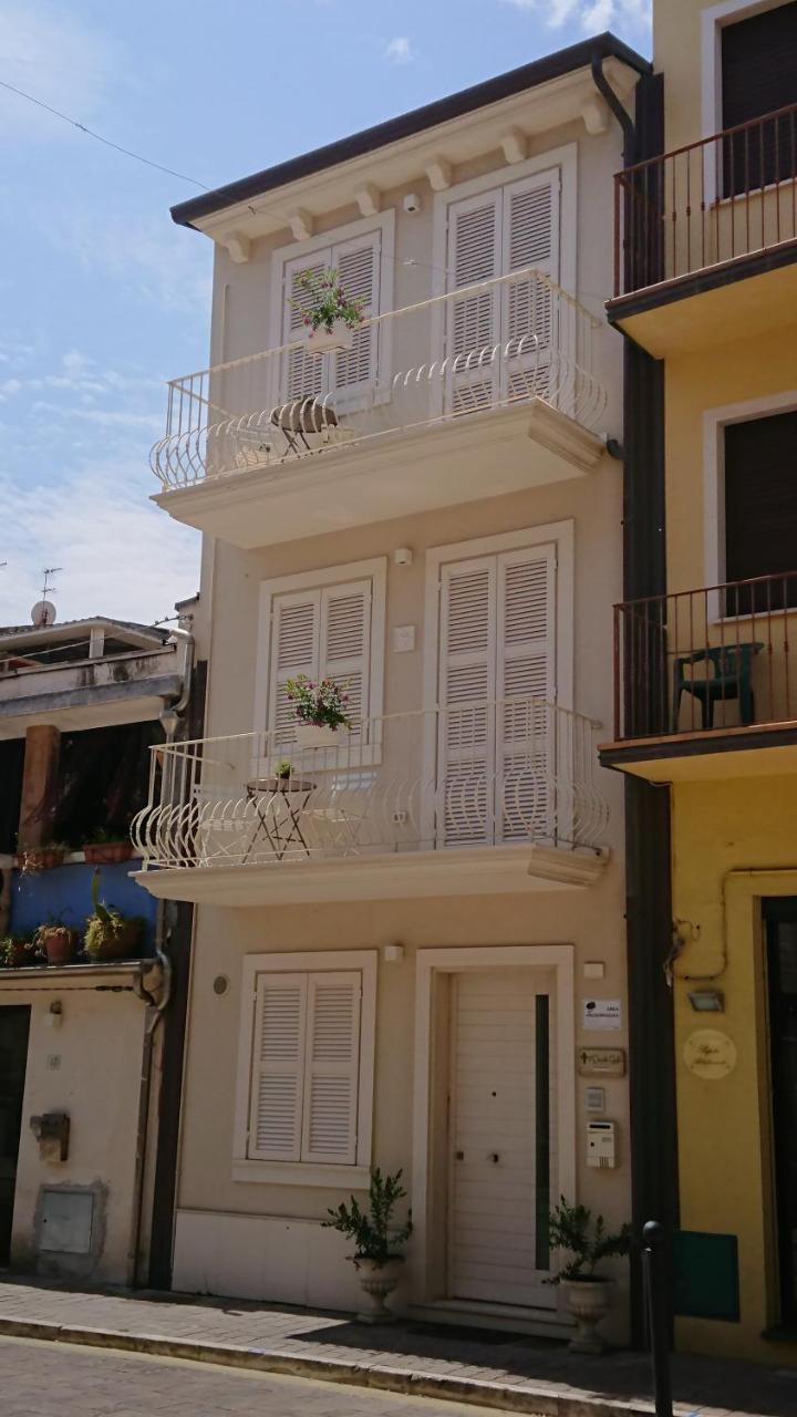 Bed and Breakfast Il Piccolo Giglio Порто-Сант'Ельпідіо Екстер'єр фото